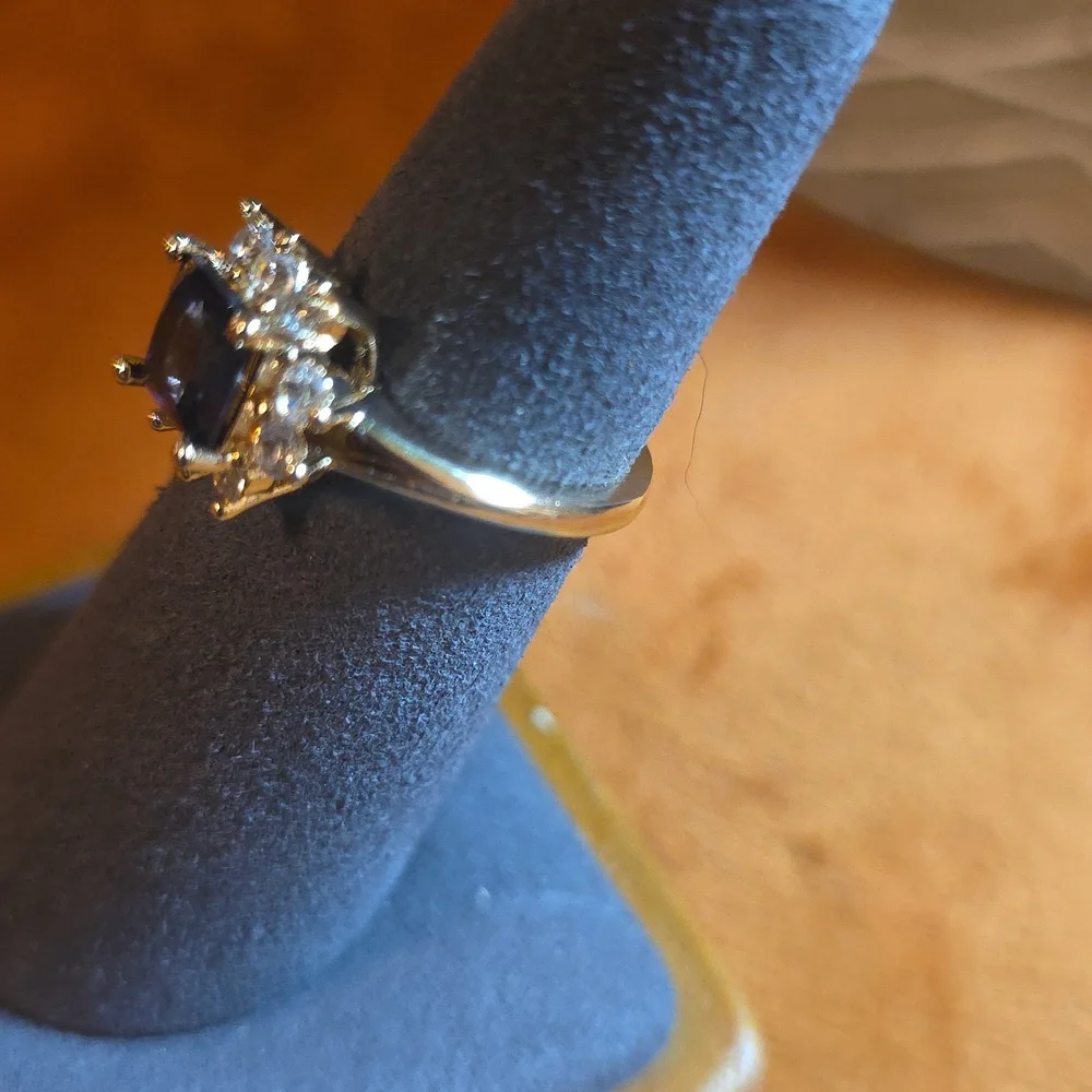 MACY'S Gold and Black Stone Ring - Picture 3 of 3